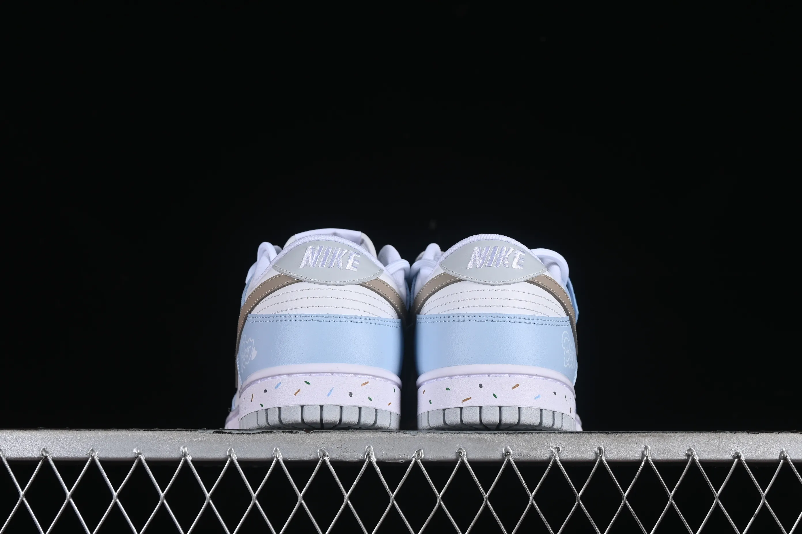 All categories Nk SB Dunk series Nk SB Dunk Low low-top sneakers Nk Dunk Pure "Platinum" Little Bear Story White Blue Brown Simple and versatile SB strap low-top casual sneakers DV0831-101